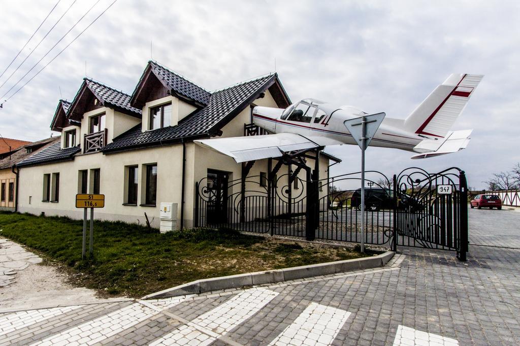 Penzion Cmelak Boleráz Εξωτερικό φωτογραφία